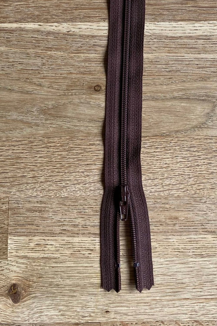 Brown 23cm/9" YKK standard zip Colour number 570