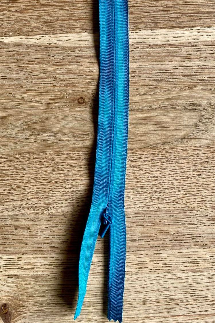 Kingfisher Blue 23cm/9" YKK concealed zip Colour number 037