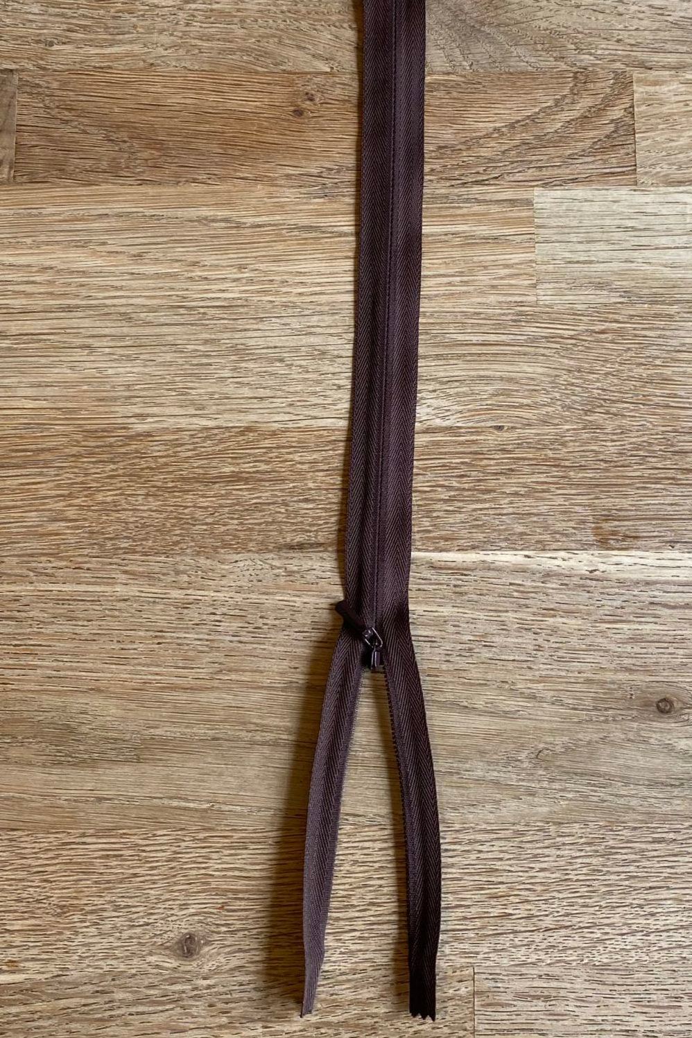 Brown 41cm/16" YKK concealed zip Colour number 570