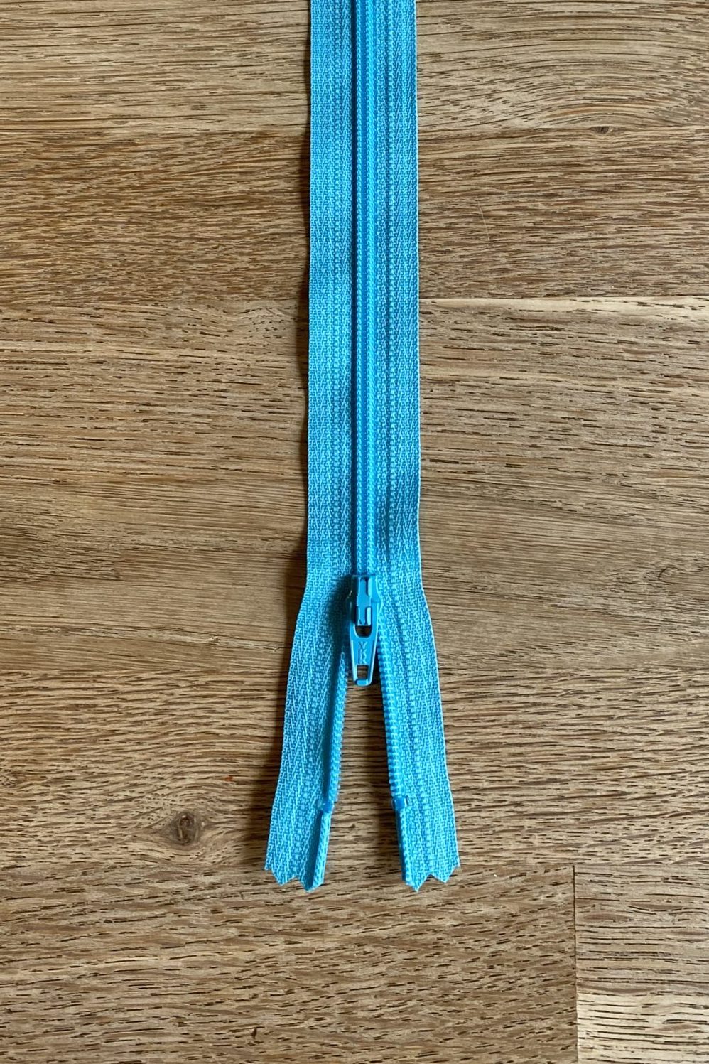 Turquoise 20cm/8" YKK standard zip Colour number 547