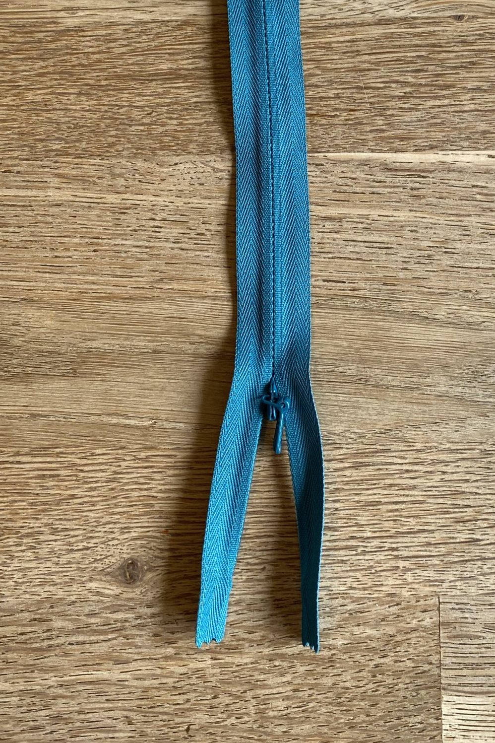 Kingfisher Blue 20cm/8" YKK concealed zip Colour number 037