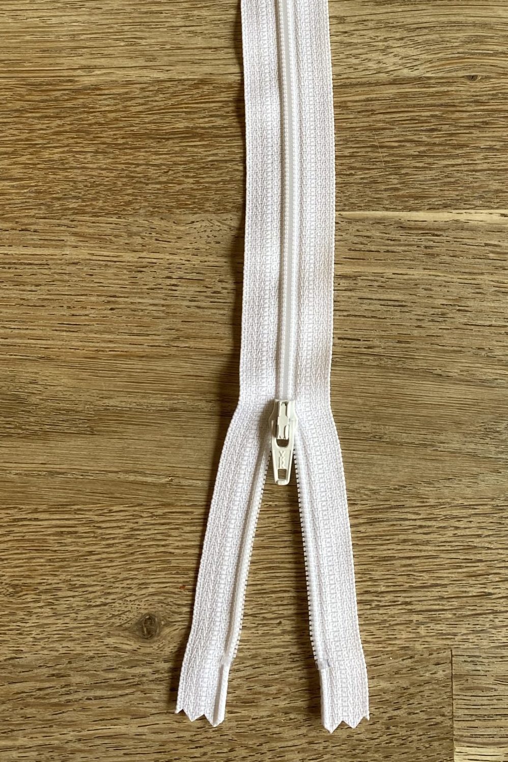 White 25cm/10" YKK standard zip Colour number 501