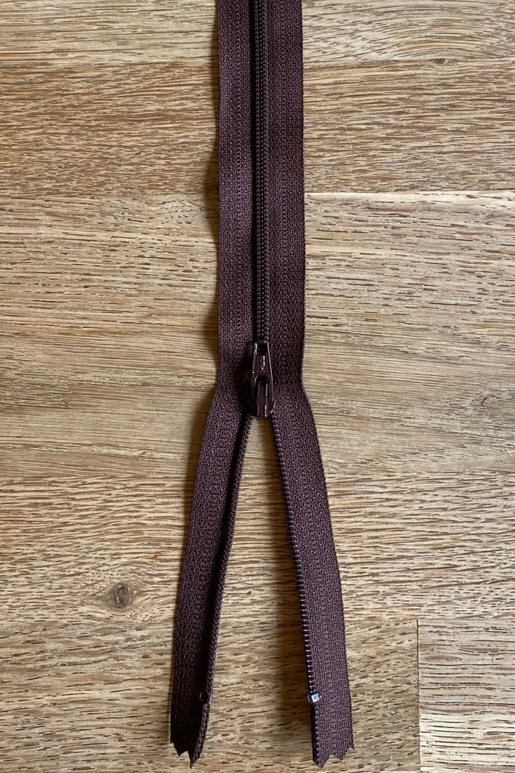 Brown 25cm/10" YKK standard zip Colour number 570